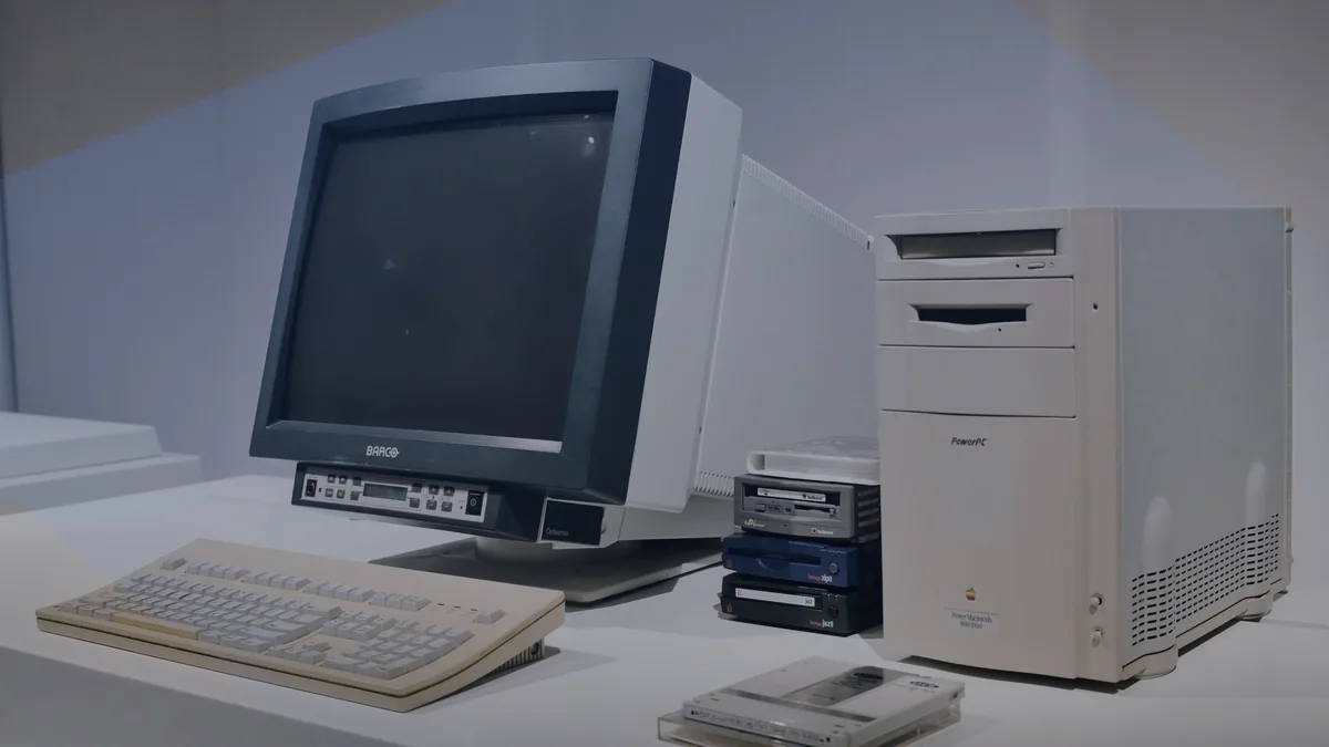 A screen of the period, when this network ran on servers.